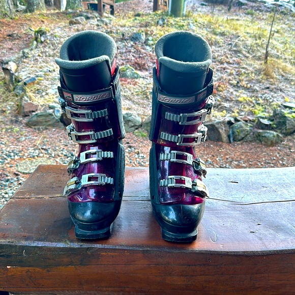 Men’s ski boot - Picture 1 of 3